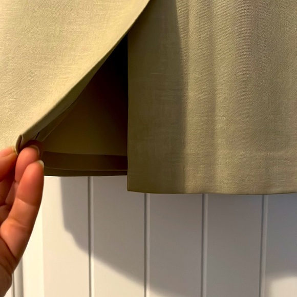 A dress - Picture 6 of 7